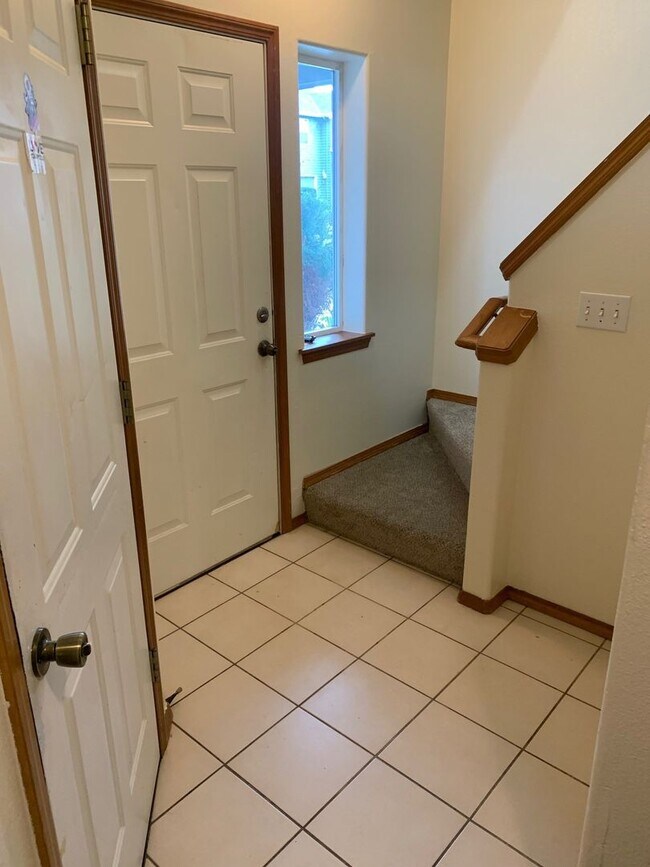 Building Photo - wuw01