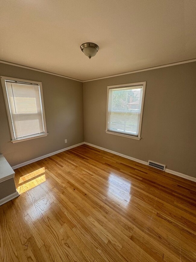 Building Photo - COMING SOON! 3-Bedroom Brick Colonial in Greenwich