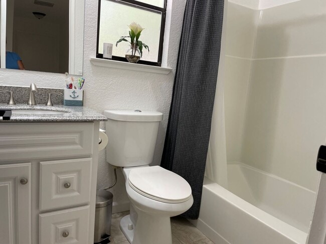 Building Photo - 3 bedroom, 2 bath remodeled home in Lake Wildwood, Penn Valley, CA 95946