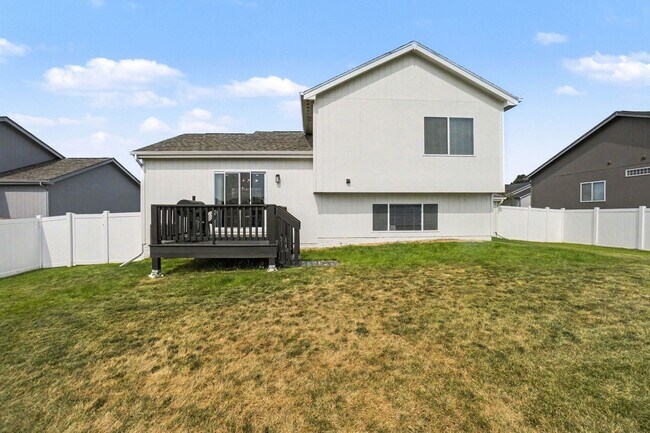 Building Photo - Beautiful Bellevue Home Close to Offutt AFB