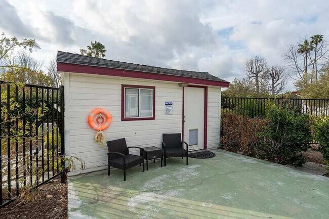 Building Photo - 590 N Cambridge St