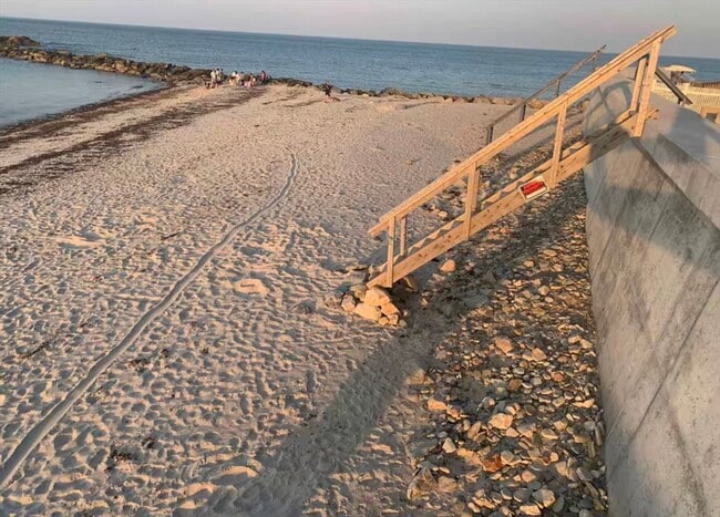 Building Photo - 300 Ocean St