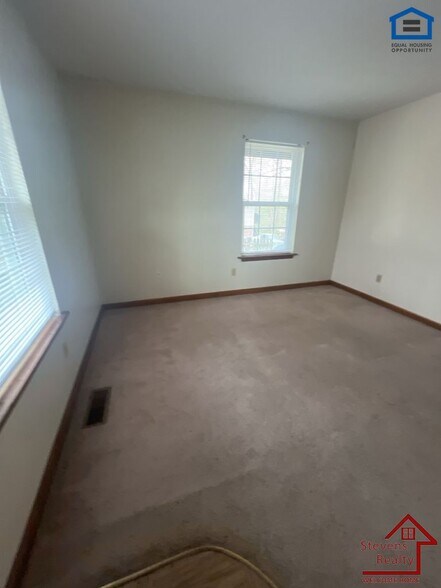 Building Photo - 5336 Dodson Branch Rd