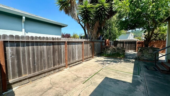 Building Photo - Large & Sunny House & Backyard in a Tranquill Neighborhood of El Cerrito