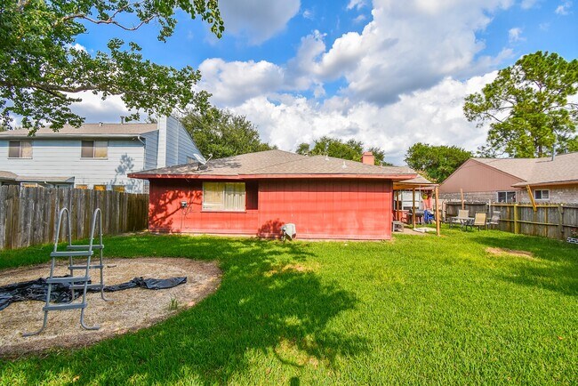 Building Photo - 12106 Pecan Meadow Dr