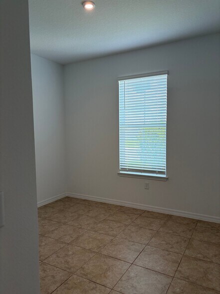 Building Photo - 5754 Southwest 71st Avenue