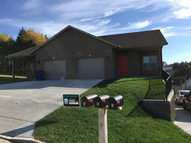 Building Photo - 5604 Deer Valley Dr