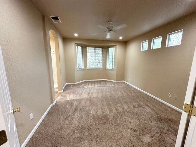 Building Photo - Beautiful Natomas Park Home – 5 Bed / 3 Bath, new interior paint, 2 story!