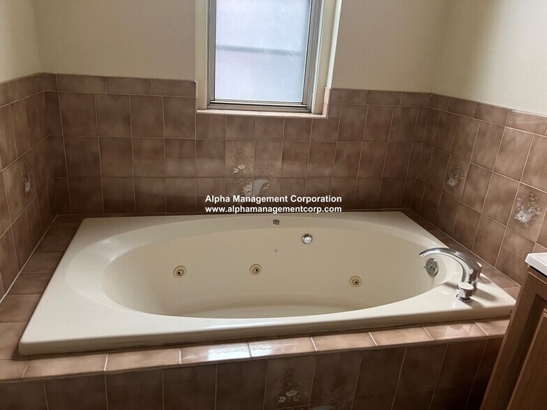 Building Photo - 1426 Commonwealth Ave