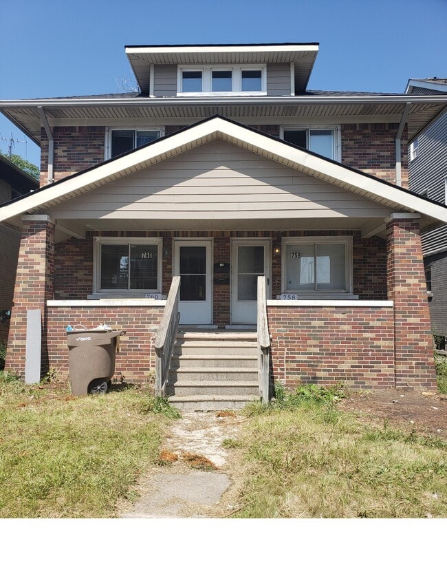 Primary Photo - 758 W Huron St