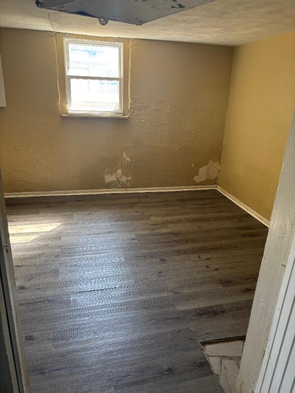 Building Photo - 242 E Siebenthaler Ave