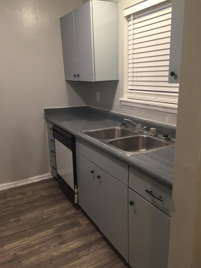 Building Photo - 9511 Contessa Dr