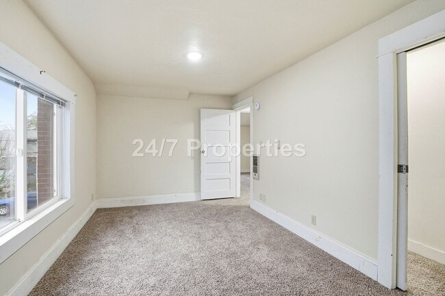 Building Photo - Amazing 4 bedroom home in SE Portland!