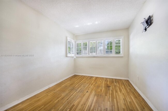 Building Photo - 600 Santurce Ave