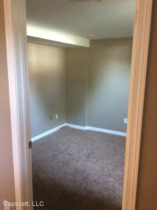 Building Photo - 1 br, 1 bath Apartment - 3727 SE Cora St.