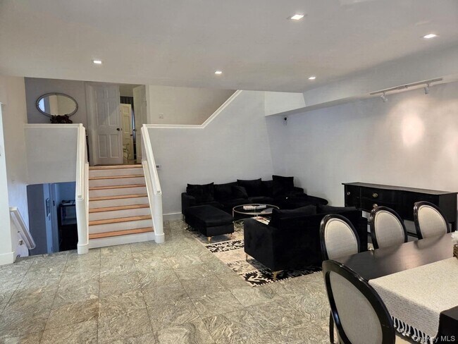 Building Photo - 541 Cedarwood Dr
