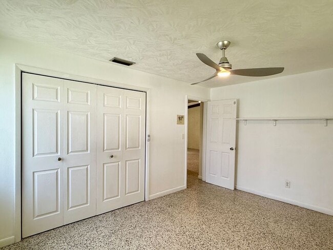 Building Photo - 1501 Carlos Ave