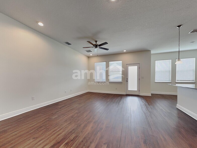 Building Photo - 27592 St Andrews Ave