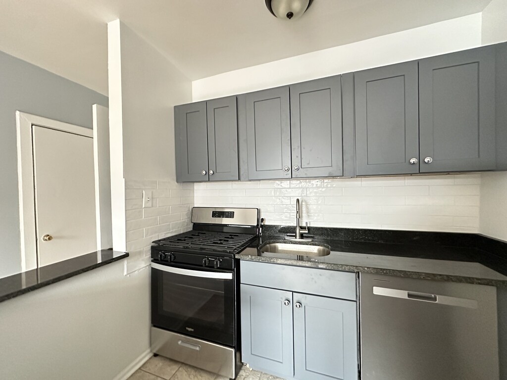 Building Photo - 5662 N Ridge Ave