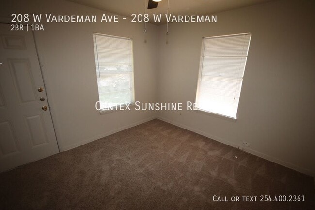 Building Photo - 208 W Vardeman Ave