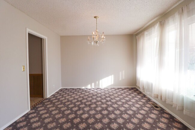 Building Photo - 3 Bed | 2 Bath | Tulsa