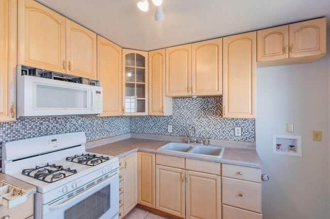 Building Photo - Charmful Remodeled Home with Refrigerated Air