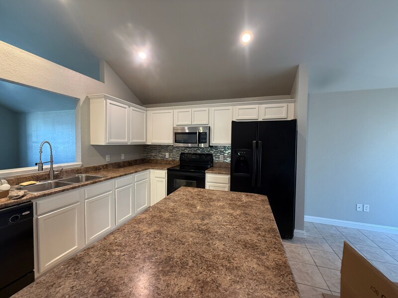 Building Photo - 674 Olivia Ln