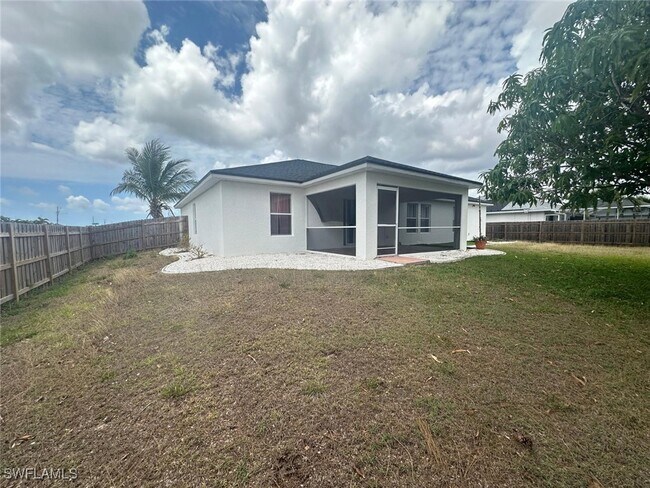 Building Photo - 2115 NW 19th Ave
