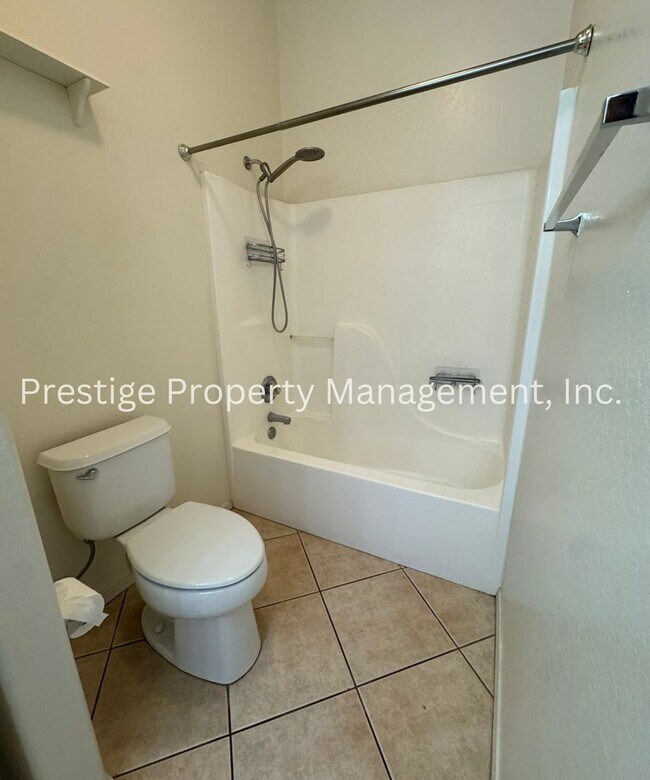 Building Photo - Charming West 2 Bedroom/ 2 Bathroom with a Den is  Waiting For You To Call Home!!