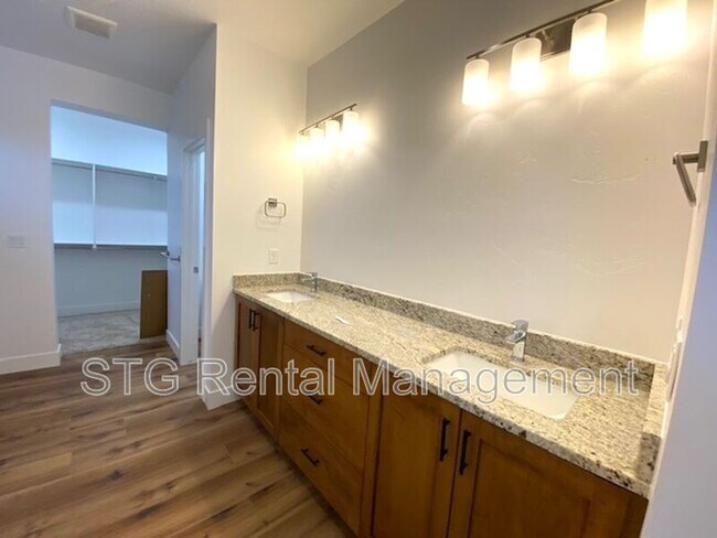 Building Photo - 438 N Stone Mountain Dr
