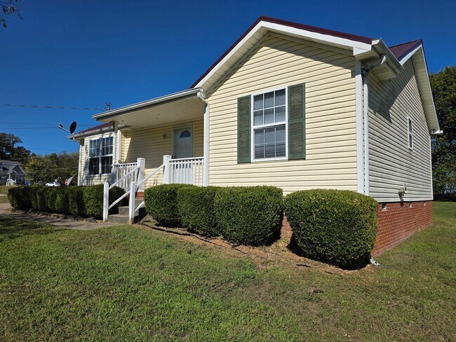 Building Photo - SPECIAL 1/2 OFF 1st Month's Rent!!!!