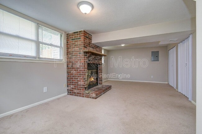 Building Photo - 18410 Shoshone Dr