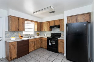 Building Photo - 3207 Pershing St