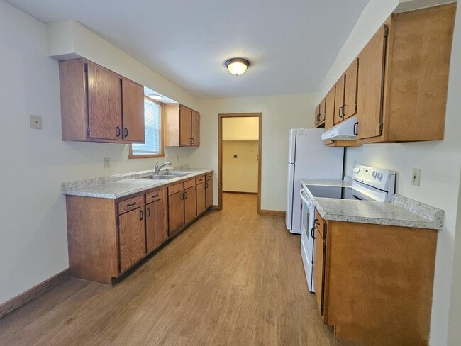 Building Photo - 101 Andrew Ct E