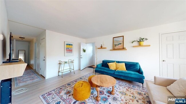 Building Photo - 121 3rd St