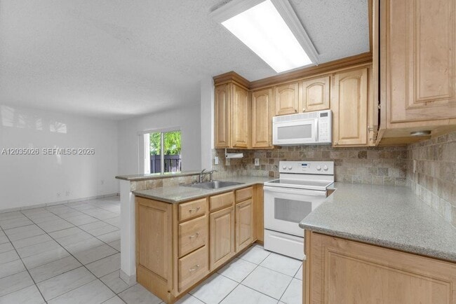 Building Photo - 10832 N Kendall Dr