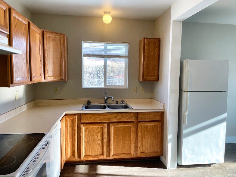 Building Photo - 506 Waukesha Ave