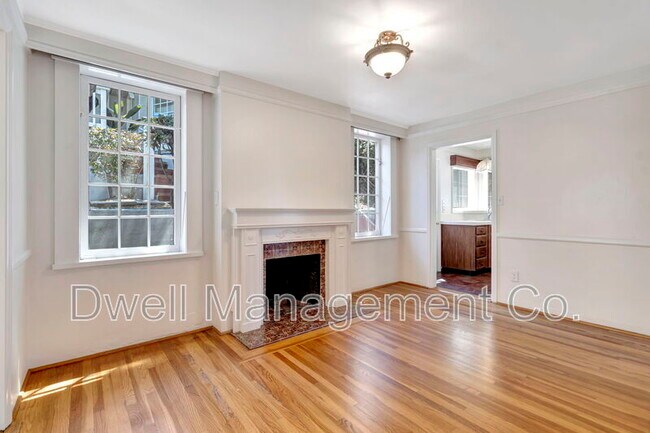 Building Photo - 8451 La Mesa Blvd