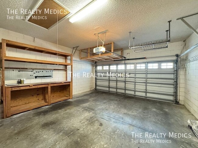 Building Photo - 2938 Daybreak Dr