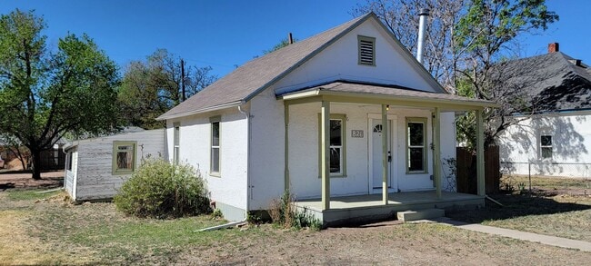 Building Photo - 2 Bedroom 1 Bath Home