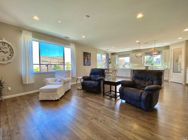 Building Photo - Living in Luxury in a Peaceful Setting