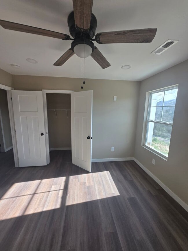 Building Photo - 324 Wilson Hurst St