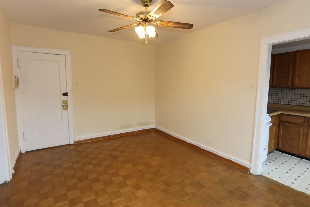 Building Photo - 653 W Belmont Ave