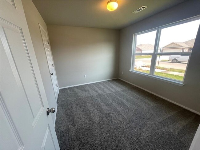 Building Photo - 2823 W Emil Dr