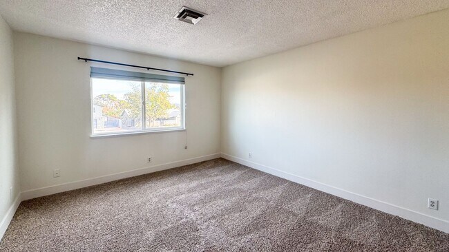 Building Photo - Move-In Ready 3-Bedroom with Pool / Lawn and Pool Service Included!