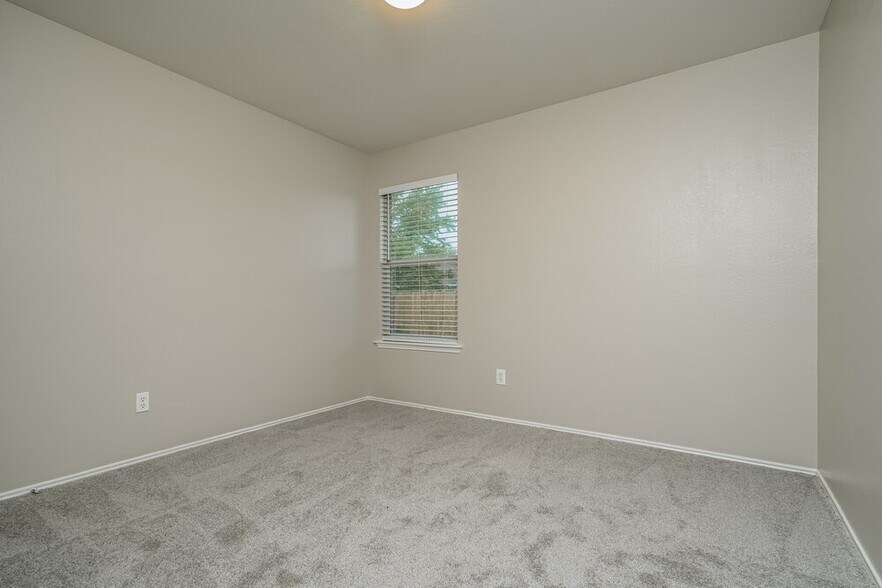 Building Photo - 904 Nancy Dr