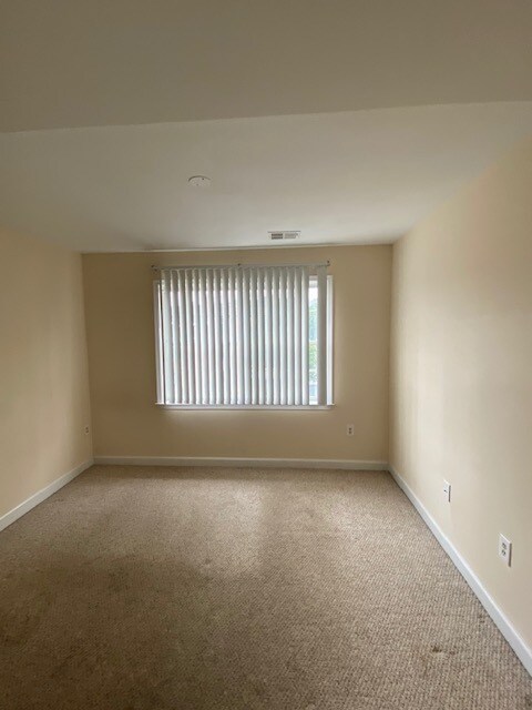 Building Photo - 6924 Fairfax Dr