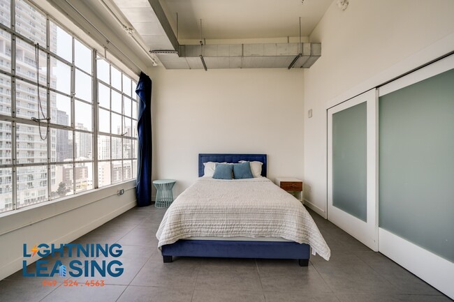 Building Photo - 939 S Broadway-1008