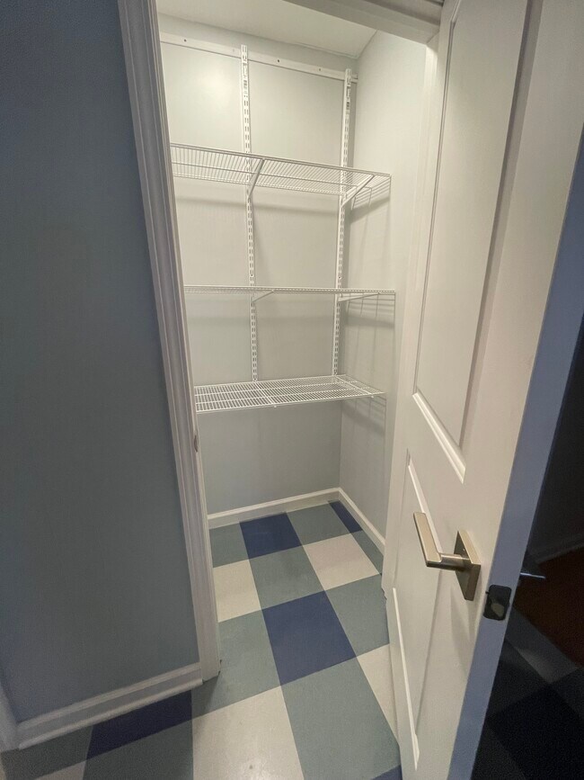 Building Photo - Stonewall