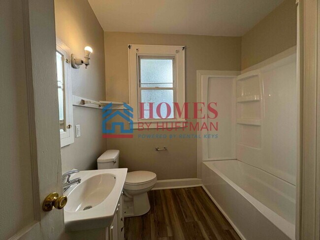 Building Photo - Two Bedroom House | Move in Ready